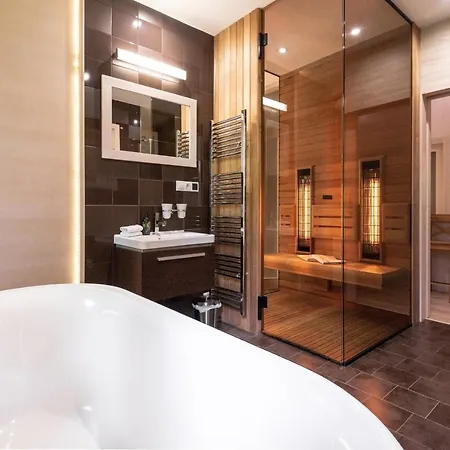 Helia Hotel