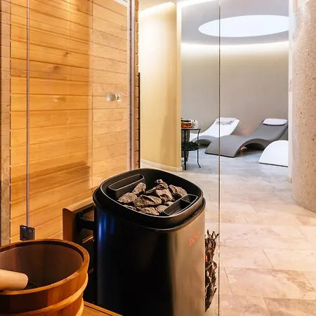 Helia Hotel